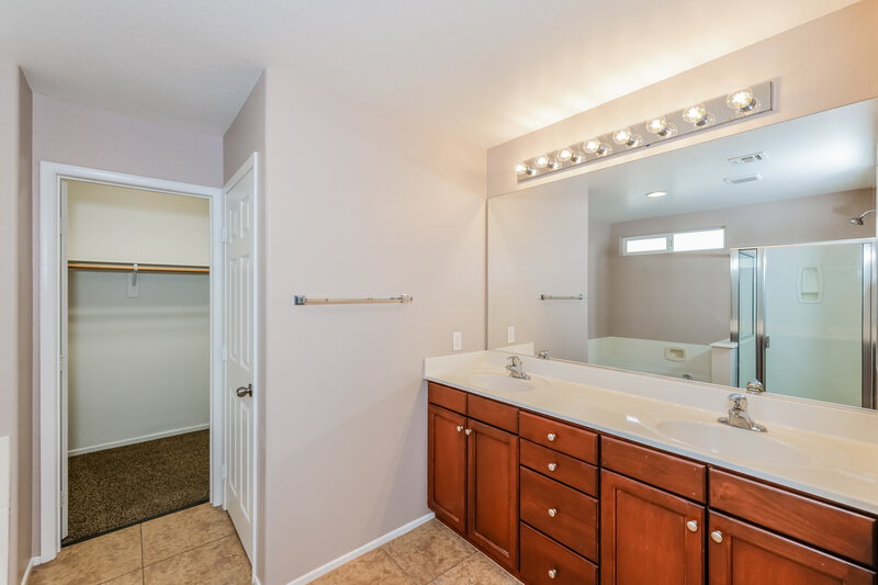 2,555/Mo, 9657 Bouncing Ball St Las Vegas, NV 89178 Main Bathroom View