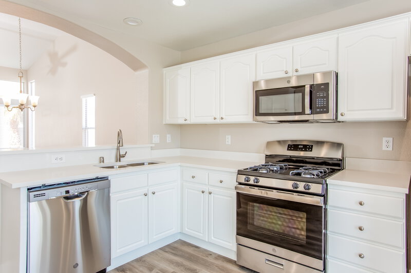 1,795/Mo, 622 Kings Center Ave North Las Vegas, NV 89032 Kitchen View