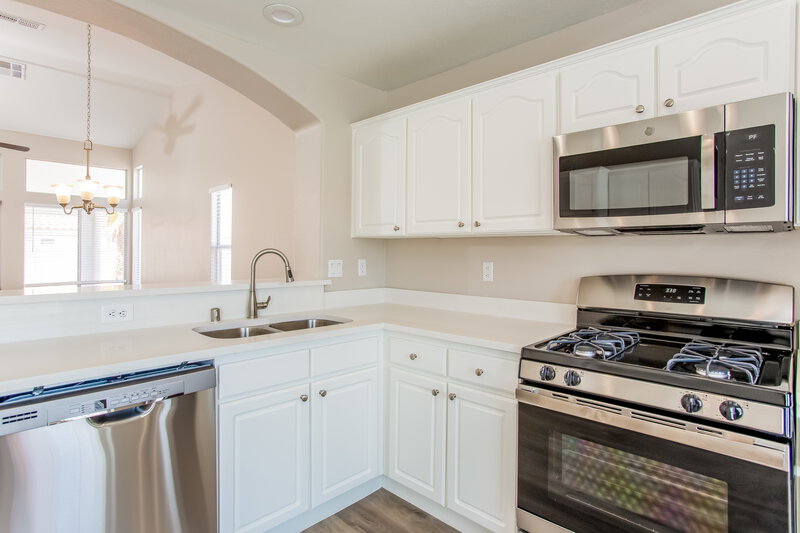 1,795/Mo, 622 Kings Center Ave North Las Vegas, NV 89032 Kitchen View 3