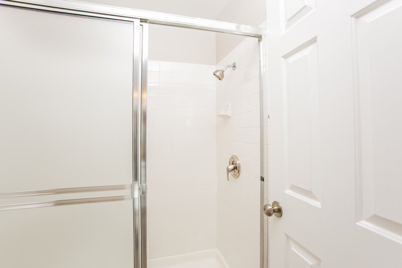 1,795/Mo, 622 Kings Center Ave North Las Vegas, NV 89032 Main Bathroom View 2