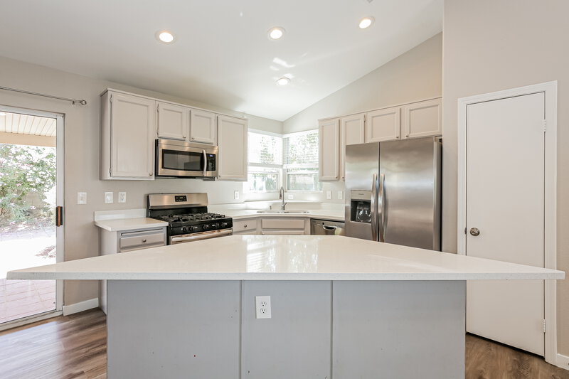 2,170/Mo, 2801 Lava Rock Ave North Las Vegas, NV 89031 Kitchen View