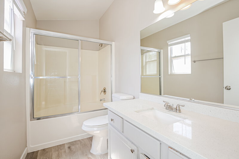 2,170/Mo, 2801 Lava Rock Ave North Las Vegas, NV 89031 Main Bathroom View