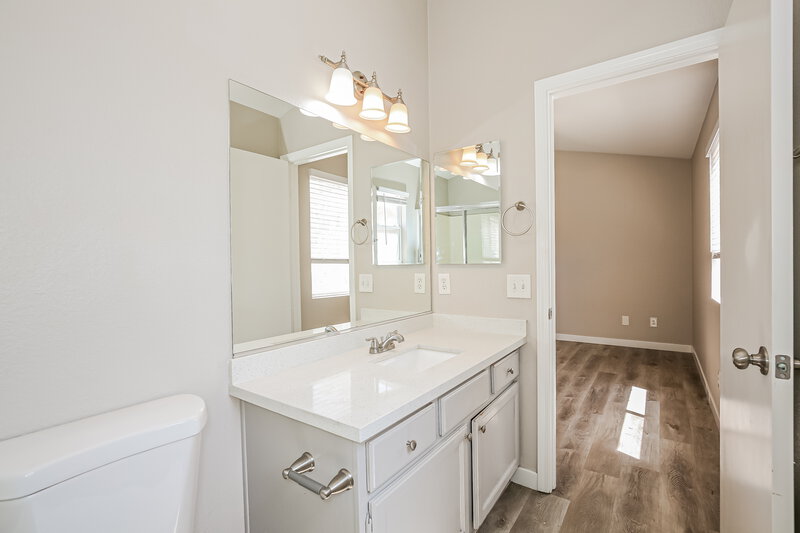 2,170/Mo, 2801 Lava Rock Ave North Las Vegas, NV 89031 Main Bathroom View 2