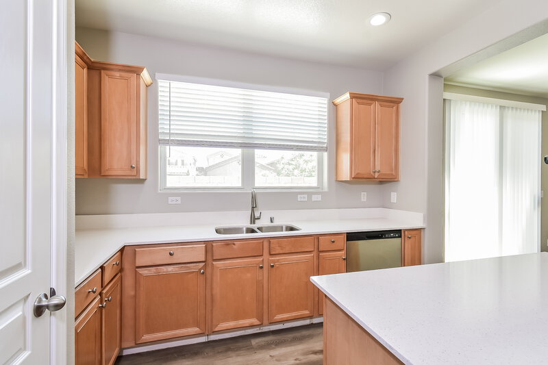 2,150/Mo, 8775 Parsons Ridge Ave Las Vegas, NV 89148 Kitchen View 2