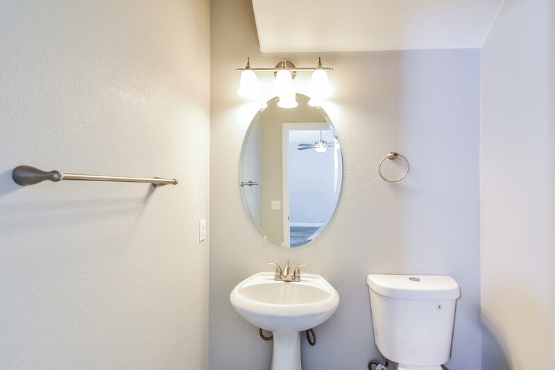 2,150/Mo, 8775 Parsons Ridge Ave Las Vegas, NV 89148 Bathroom View