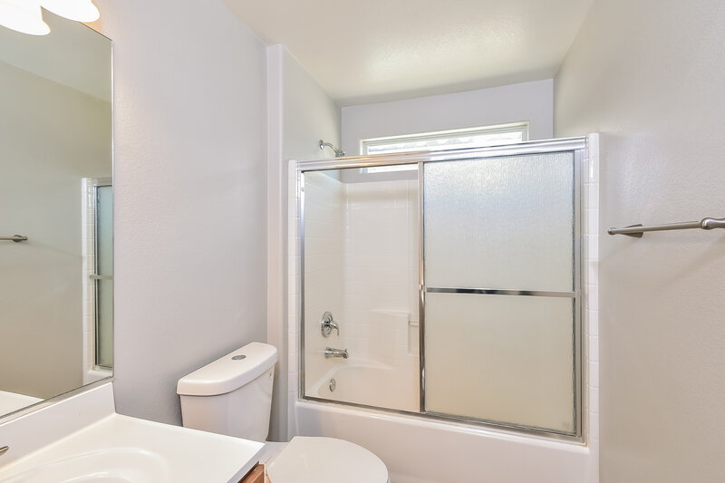 2,150/Mo, 8775 Parsons Ridge Ave Las Vegas, NV 89148 Bathroom View 2