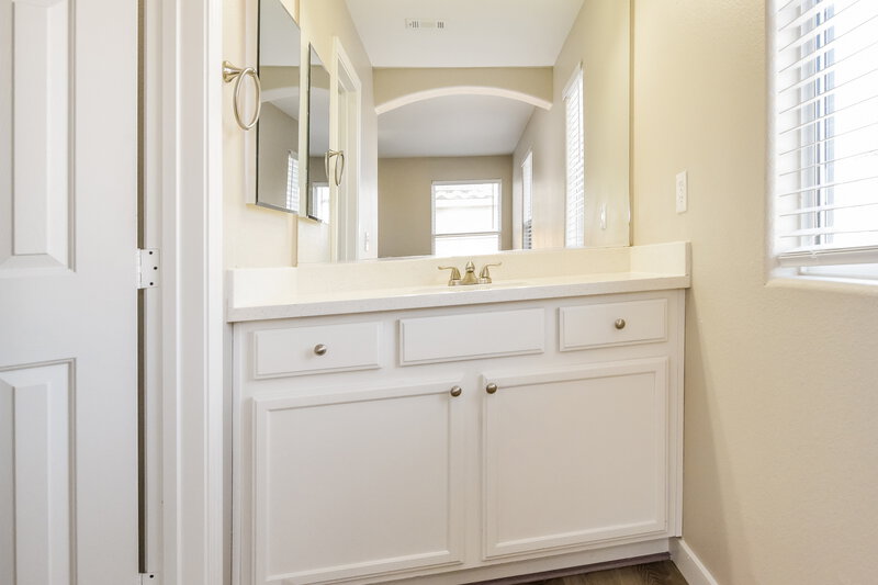 2,070/Mo, 5269 Palm Pinnacle Ave Las Vegas, NV 89139 Main Bathroom View