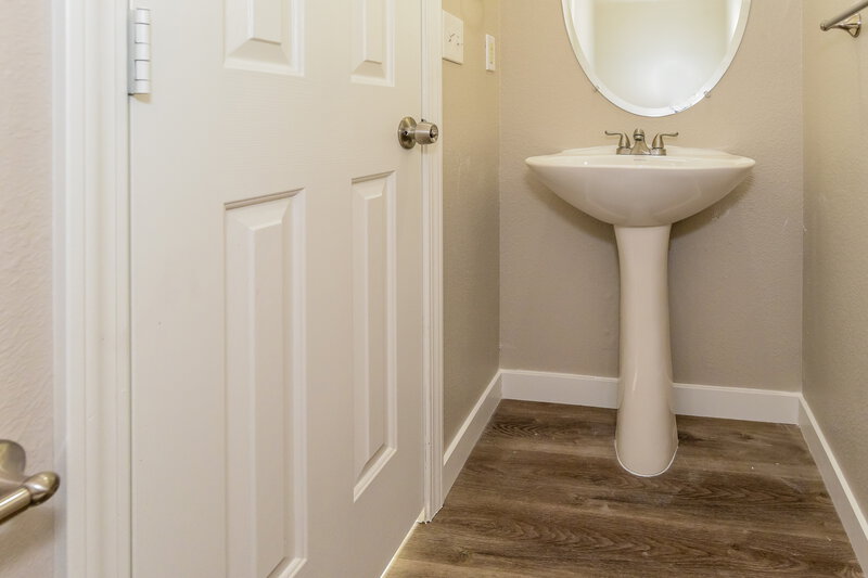 2,070/Mo, 5269 Palm Pinnacle Ave Las Vegas, NV 89139 Bathroom View 2
