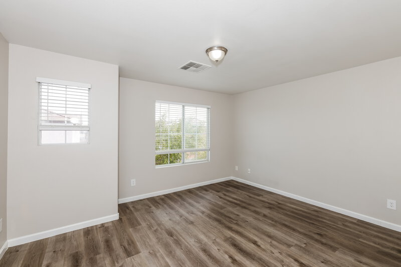 2,375/Mo, 5213 Concho Heights St North Las Vegas, NV 89081 Living Room View 2