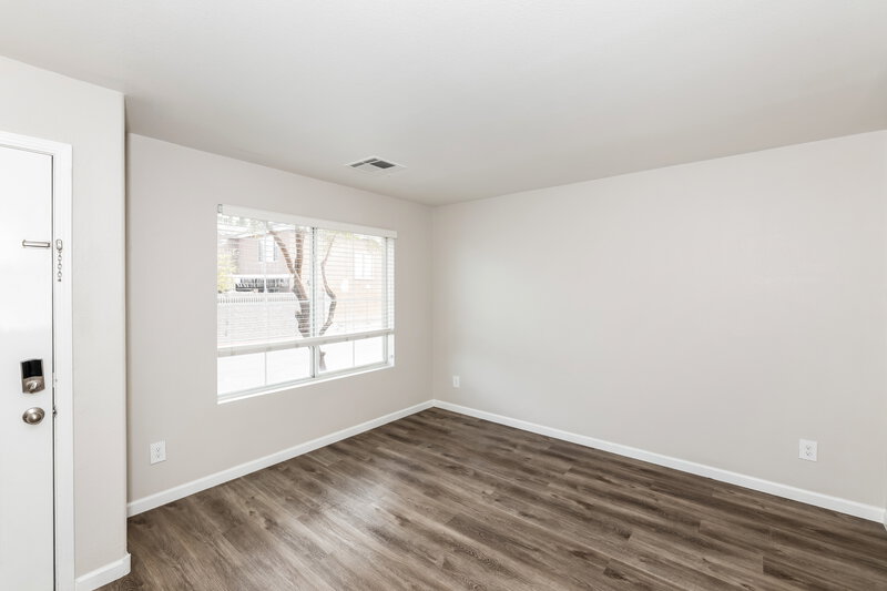 2,375/Mo, 5213 Concho Heights St North Las Vegas, NV 89081 Bedroom View 2