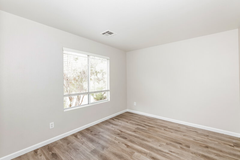 2,375/Mo, 5213 Concho Heights St North Las Vegas, NV 89081 Bedroom View 3