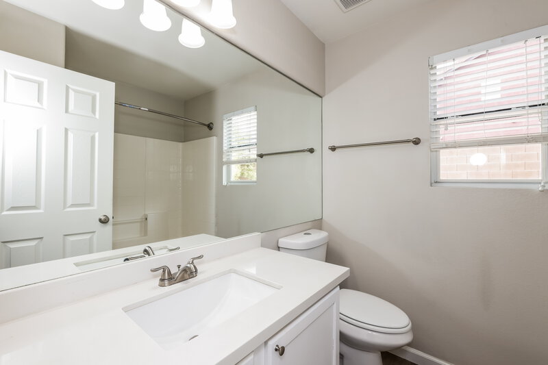 2,375/Mo, 5213 Concho Heights St North Las Vegas, NV 89081 Bathroom View