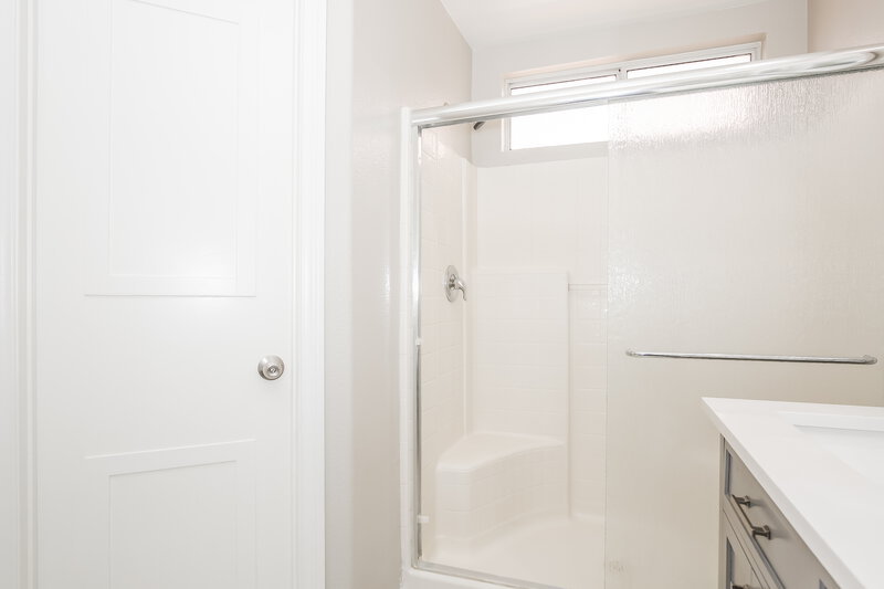 1,960/Mo, 6040 Hidden Rock Dr North Las Vegas, NV 89031 Main Bathroom View 2