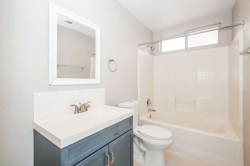 1,960/Mo, 6040 Hidden Rock Dr North Las Vegas, NV 89031 Bathroom View