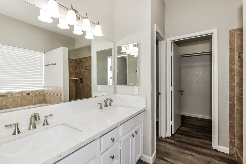 2,850/Mo, 6939 Wineberry DR Las Vegas, NV 89119 Main Bathroom View