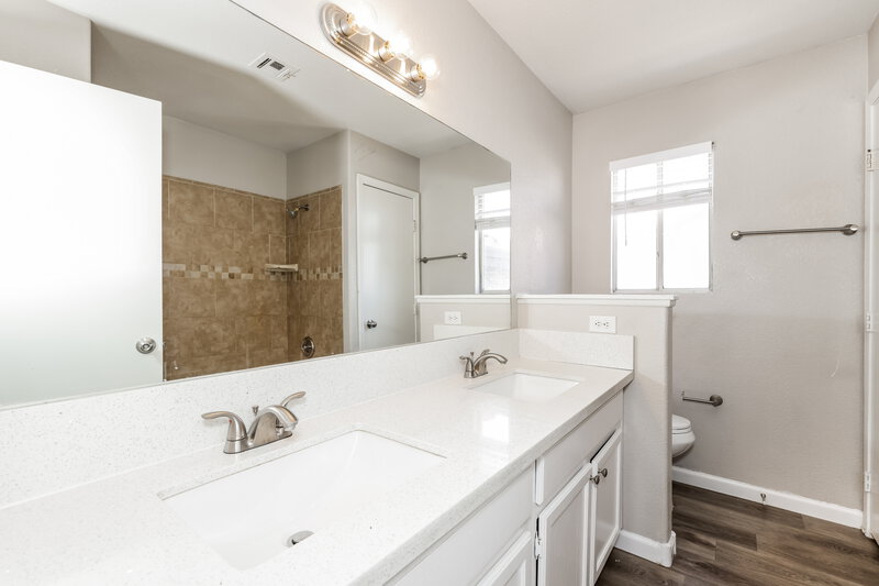 2,850/Mo, 6939 Wineberry DR Las Vegas, NV 89119 Bathroom View 2