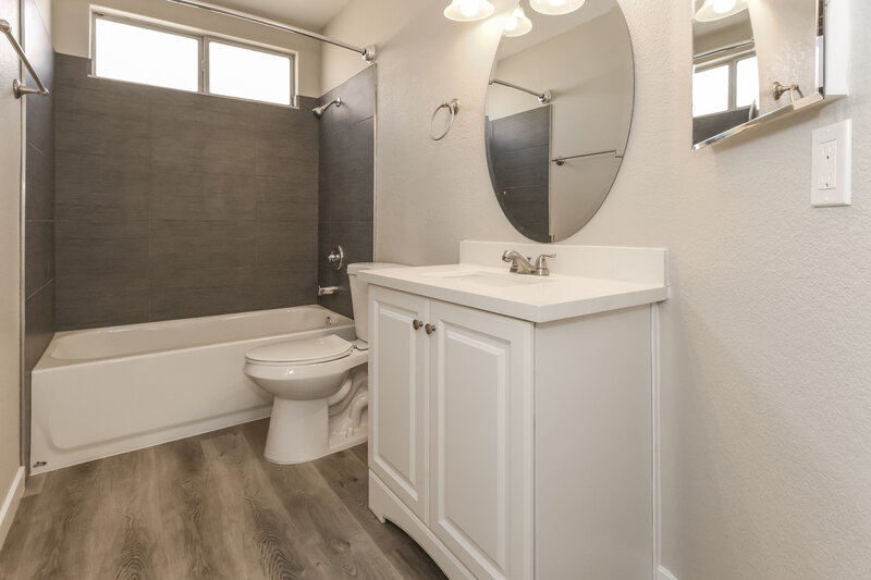 2,265/Mo, 3667 Saddle Creek Ct Las Vegas, NV 89147 Bathroom View