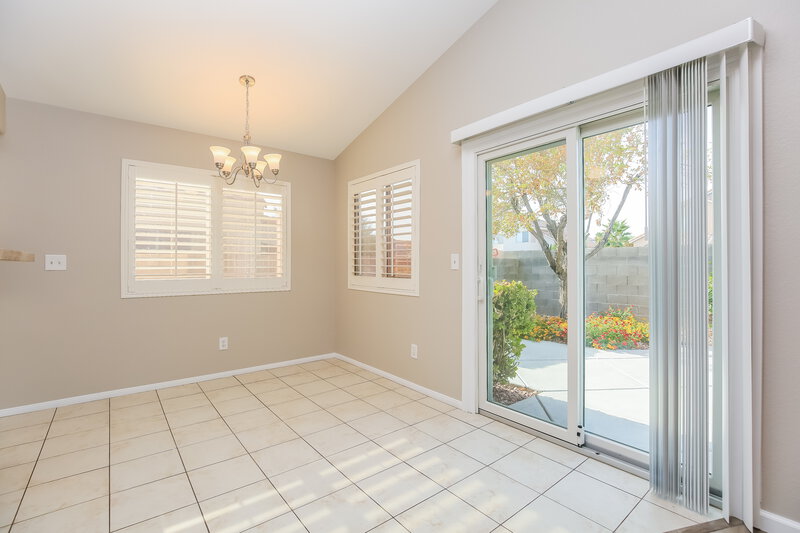 2,190/Mo, 7421 Tamarind Ave Las Vegas, NV 89147 Dining Room View