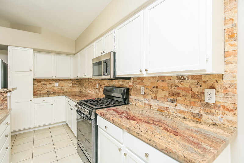 2,190/Mo, 7421 Tamarind Ave Las Vegas, NV 89147 Kitchen View