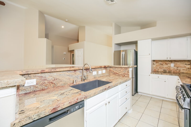 2,190/Mo, 7421 Tamarind Ave Las Vegas, NV 89147 Kitchen View 3