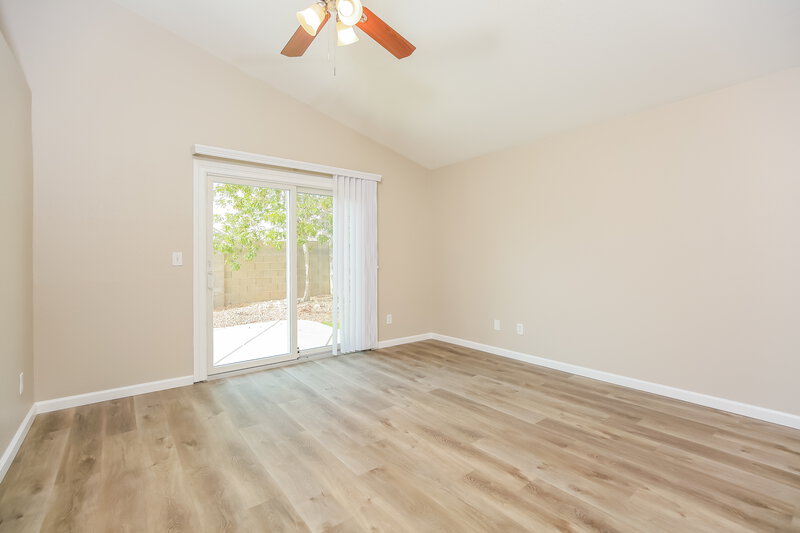 2,190/Mo, 7421 Tamarind Ave Las Vegas, NV 89147 Main Bedroom View