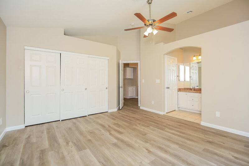 2,190/Mo, 7421 Tamarind Ave Las Vegas, NV 89147 Main Bedroom View 2