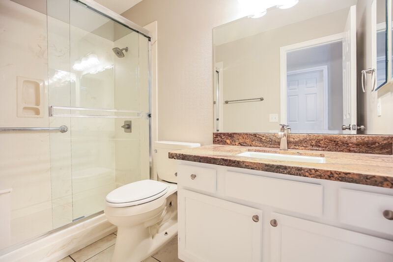 2,190/Mo, 7421 Tamarind Ave Las Vegas, NV 89147 Bathroom View