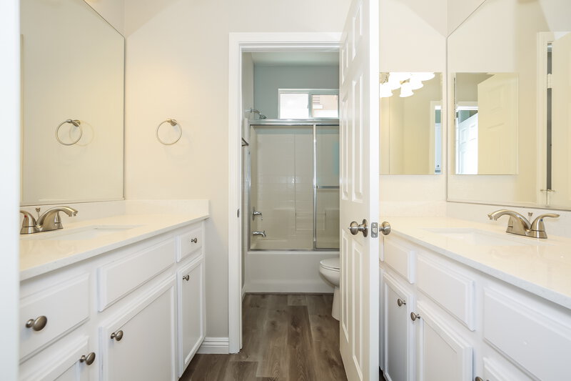 2,010/Mo, 4404 Altamira Cave Drive North Las Vegas, NV 89031 Bathroom View