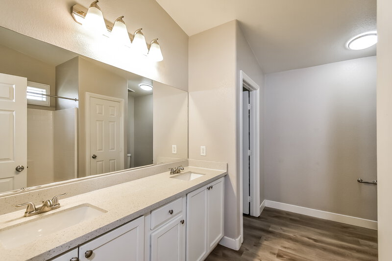 2,425/Mo, 5085 Wild Creek Falls Way Las Vegas, NV 89141 Main Bathroom View