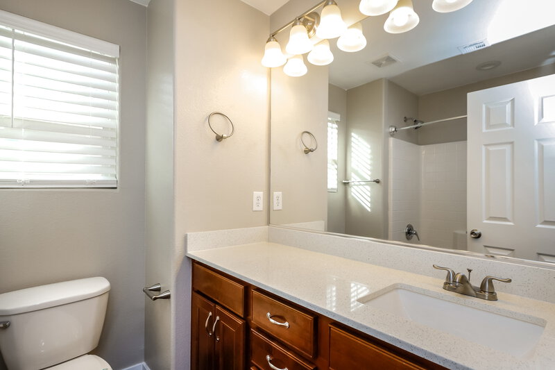 2,140/Mo, 7481 Paces Mill Ct Las Vegas, NV 89113 Bathroom View