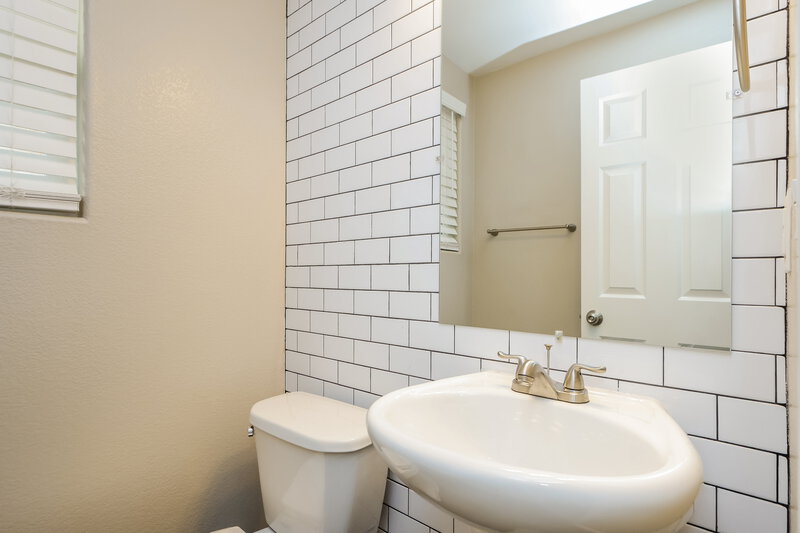 2,140/Mo, 7481 Paces Mill Ct Las Vegas, NV 89113 Powder Room View