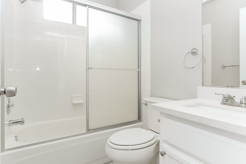 2,130/Mo, 6221 Tupac Ln Las Vegas, NV 89130 Bathroom View