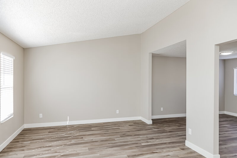 2,140/Mo, 7760 Muirfield Dr Las Vegas, NV 89147 Living Room View 2