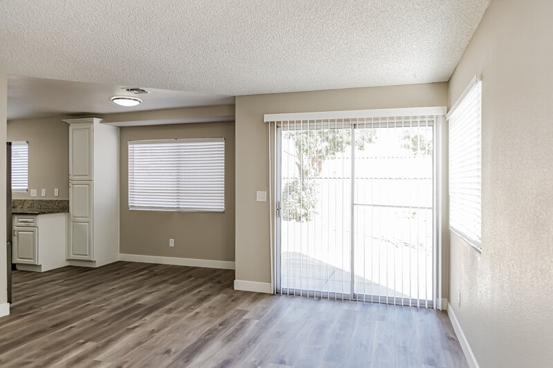 2,140/Mo, 7760 Muirfield Dr Las Vegas, NV 89147 Dining Room View