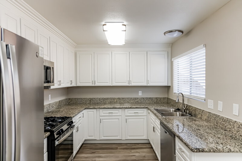 2,140/Mo, 7760 Muirfield Dr Las Vegas, NV 89147 Kitchen View