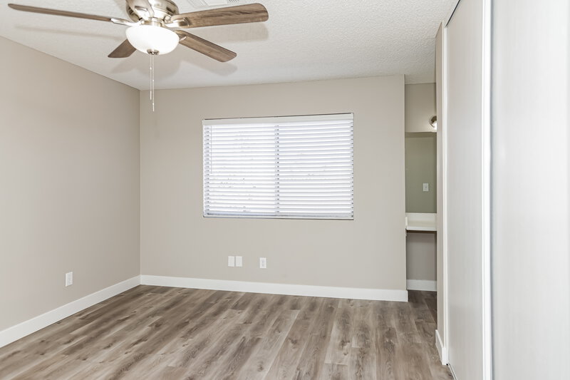 2,140/Mo, 7760 Muirfield Dr Las Vegas, NV 89147 Main Bedroom View