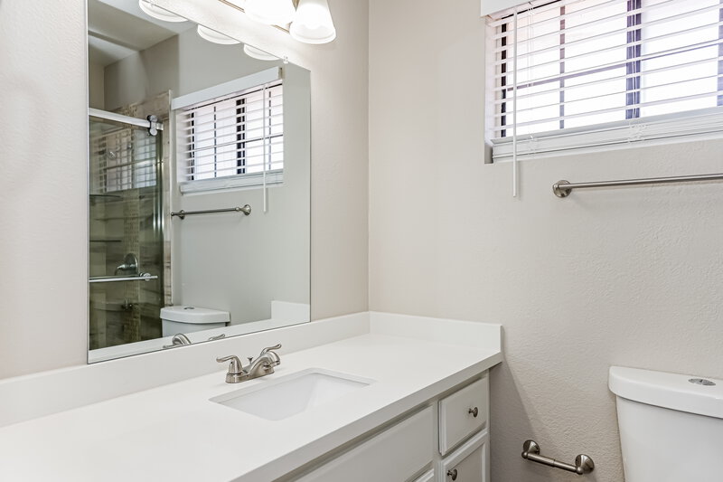 2,140/Mo, 7760 Muirfield Dr Las Vegas, NV 89147 Bathroom View