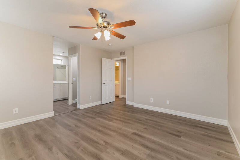 2,160/Mo, 10355 Missouri Meadows St Las Vegas, NV 89183 Main Bedroom View 2