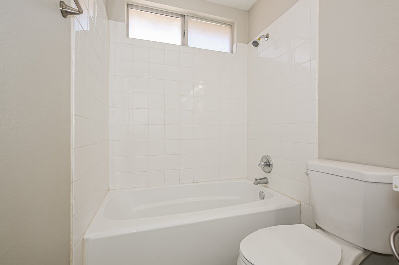 1,850/Mo, 2314 Superior Position St North Las Vegas, NV 89032 Main Bathroom View