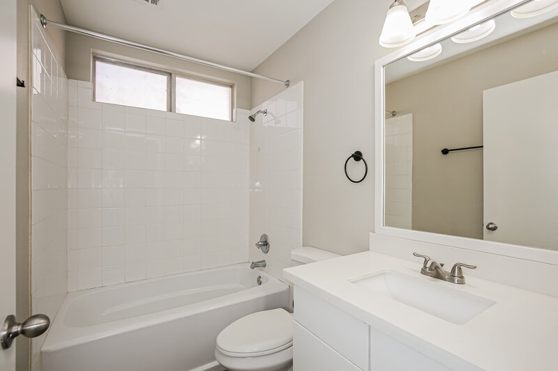 1,850/Mo, 2314 Superior Position St North Las Vegas, NV 89032 Bathroom View