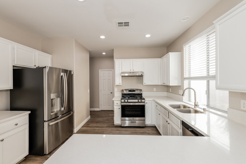 2,140/Mo, 6246 Arbor Valley Ave Las Vegas, NV 89139 Kitchen View