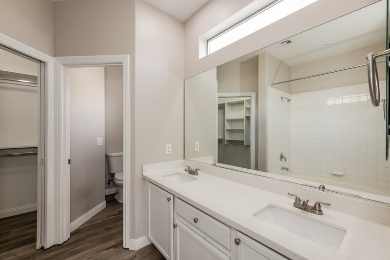 2,140/Mo, 6246 Arbor Valley Ave Las Vegas, NV 89139 Main Bathroom View