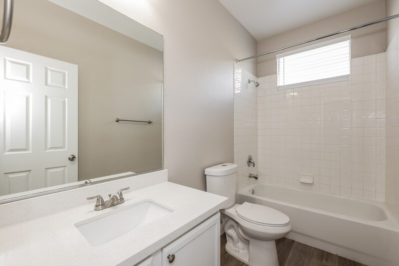2,140/Mo, 6246 Arbor Valley Ave Las Vegas, NV 89139 Bathroom View