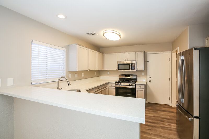 2,000/Mo, 5325 Cholla Blossom Ct North Las Vegas, NV 89031 Kitchen View