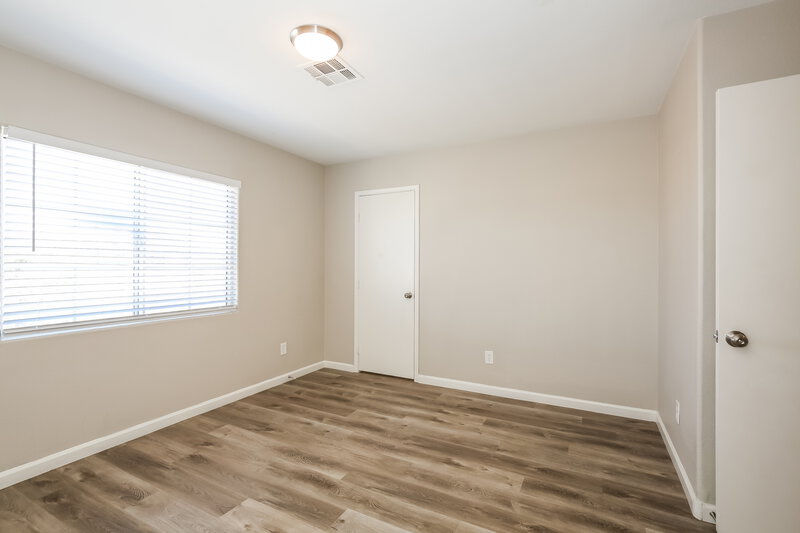 2,000/Mo, 5325 Cholla Blossom Ct North Las Vegas, NV 89031 Bedroom View 2