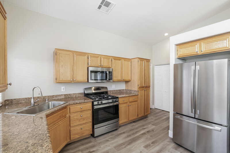 1,980/Mo, 805 Rio Poco Ct Henderson, NV 89015 Kitchen View