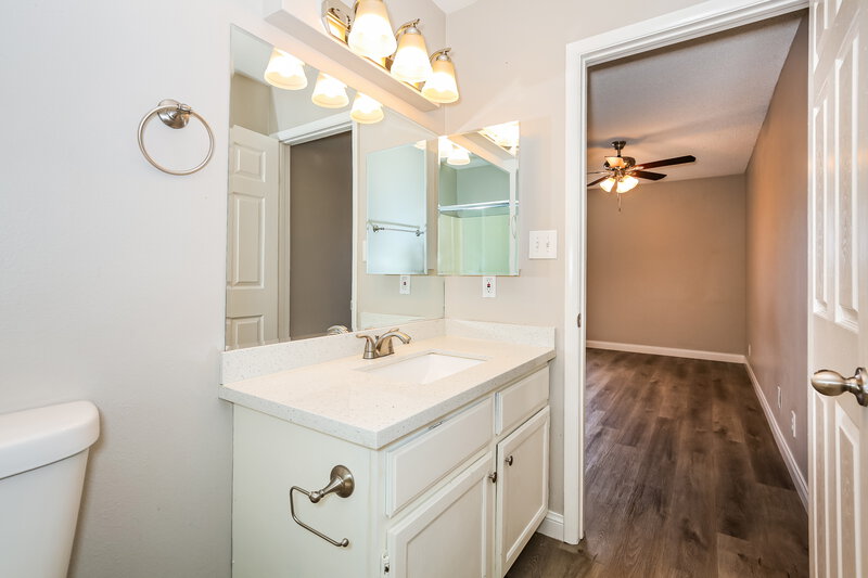 2,155/Mo, 7800 Ducharme Ave Las Vegas, NV 89145 Main Bathroom View