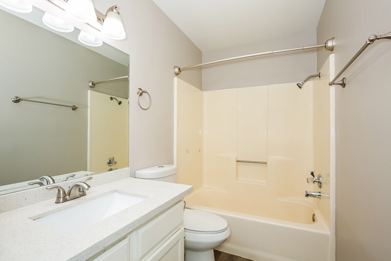 2,155/Mo, 7800 Ducharme Ave Las Vegas, NV 89145 Bathroom View