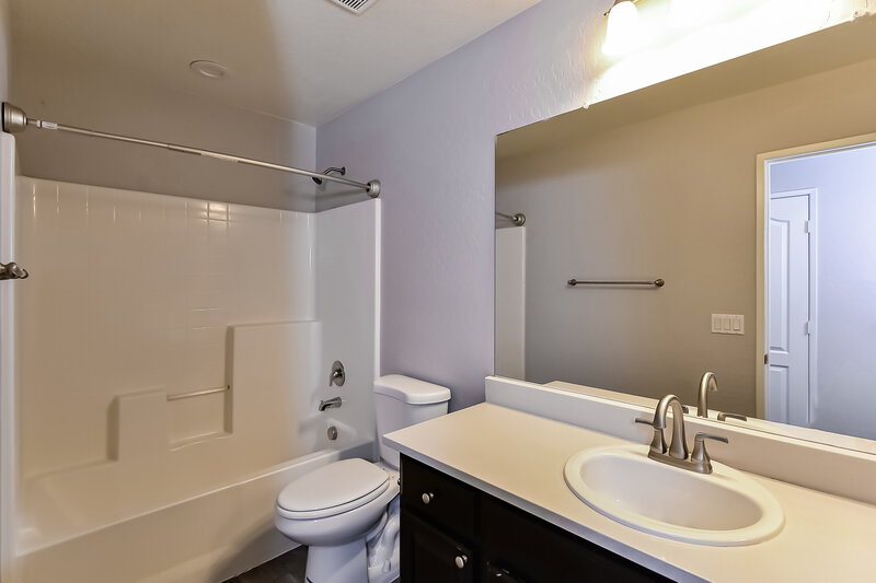 2,150/Mo, 7765 Lots Hills Dr Las Vegas, NV 89179 Bathroom View 2