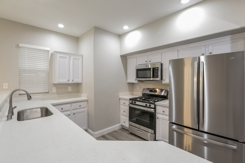 2,195/Mo, 5367 Flowing Spring St Las Vegas, NV 89122 Kitchen View